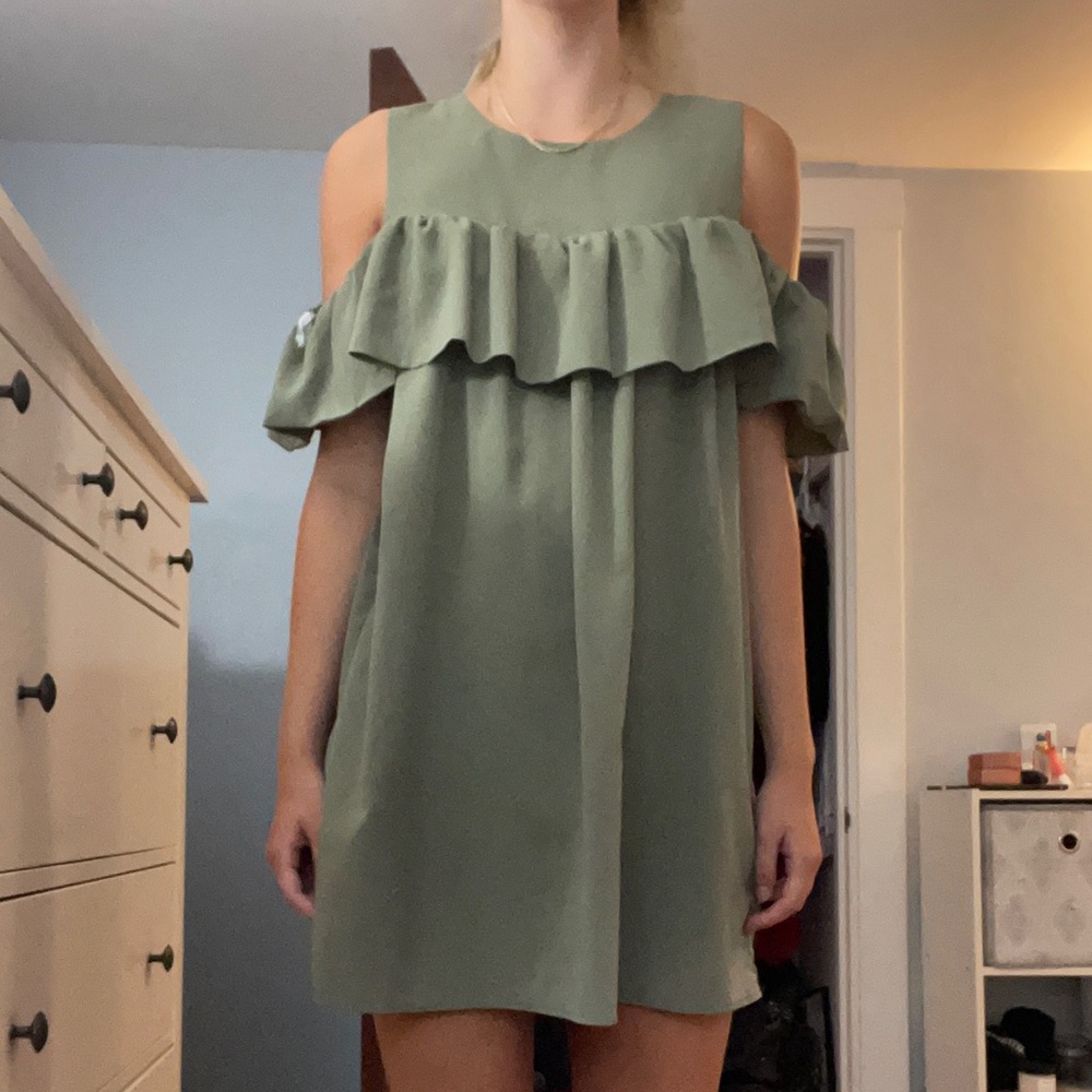 Green Ruffle Dress NEW - Picture 2 of 3